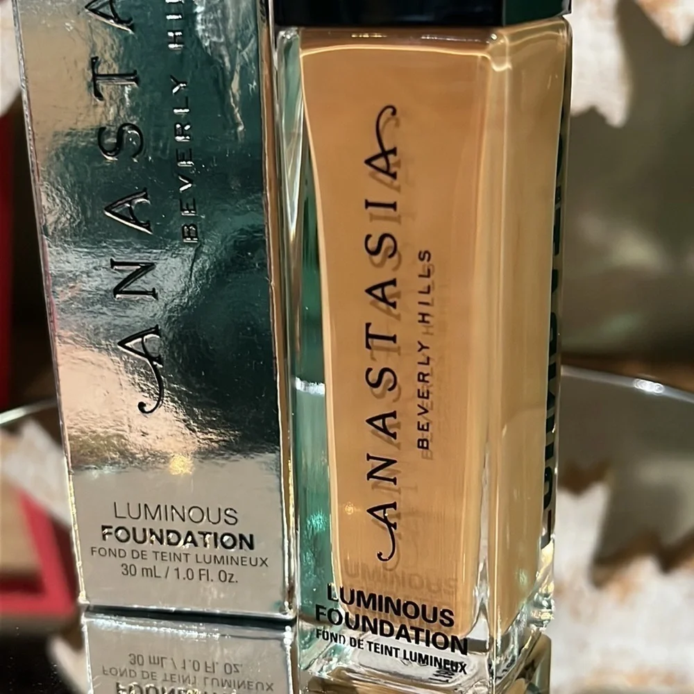 Anastasia Luminous Foundation in shade 365C, new!